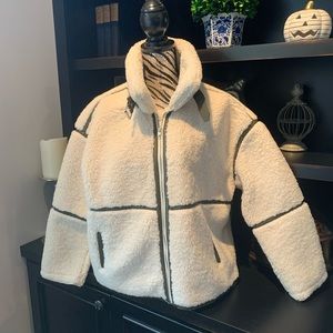 Sherpa jacket with dark green leather